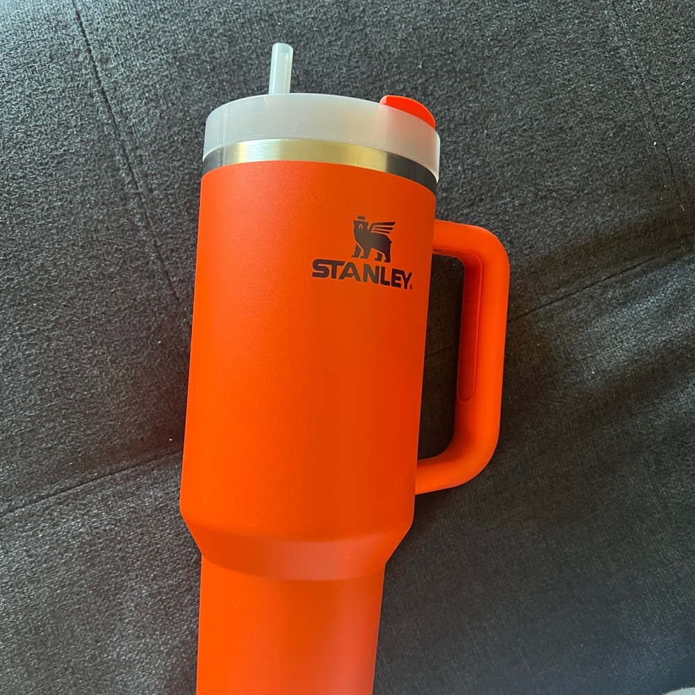 ORANGE 40OZ STANLEY